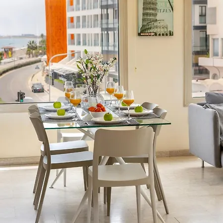 Mackenzie Beachfront Eftyhia 아파트