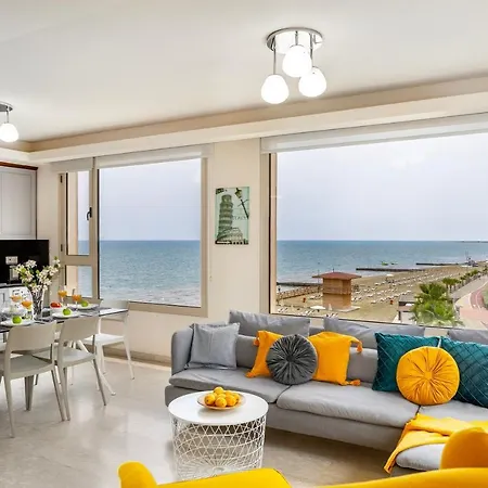 Mackenzie Beachfront Eftyhia 라르나카