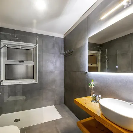 Апартаменти Mackenzie Beachfront Eftyhia *