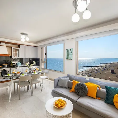 Mackenzie Beachfront Eftyhia *