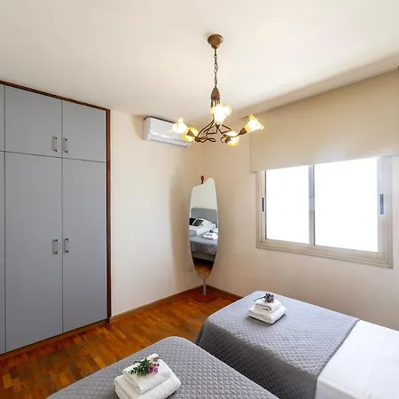 Mackenzie Beachfront Eftyhia Apartament *