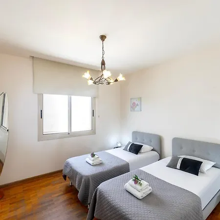 Mackenzie Beachfront Eftyhia Apartmán *