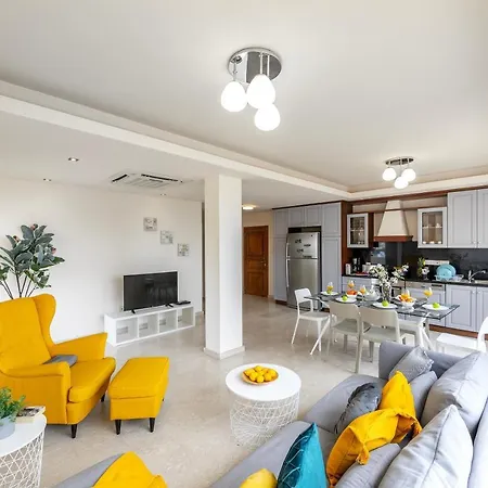 Mackenzie Beachfront Eftyhia Apartament *