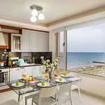 Mackenzie Beachfront Eftyhia Apartman