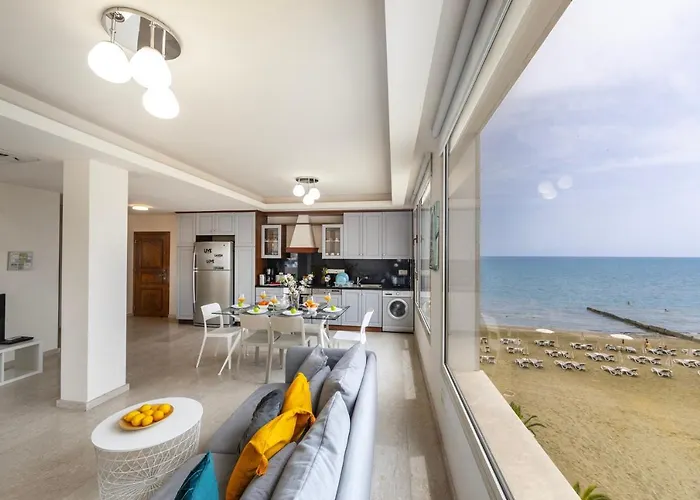 Апартаменты Mackenzie Beachfront Eftyhia *