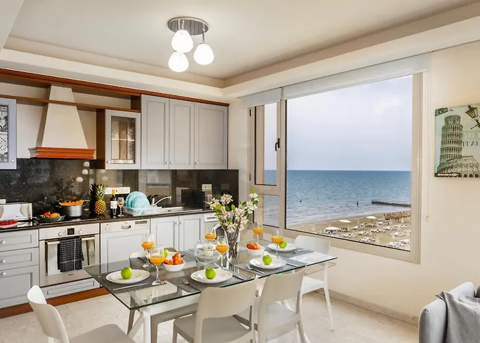 Mackenzie Beachfront Eftyhia Апартаменты