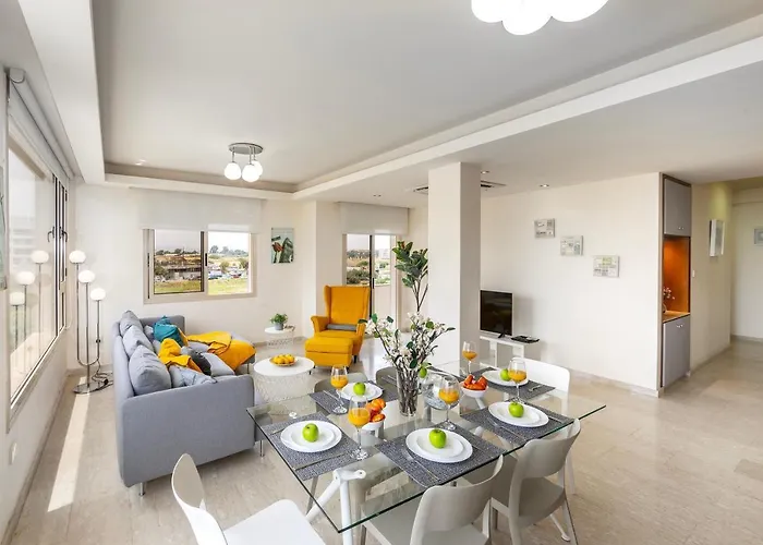 Mackenzie Beachfront Eftyhia Апартаменты Ларнака