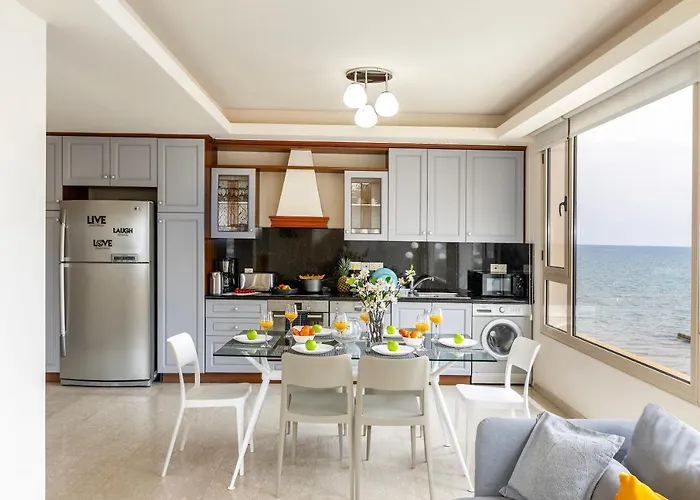 Mackenzie Beachfront Eftyhia Апартаменты Ларнака